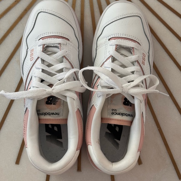 🆕 New Balance 550 Women's White and Light Pink Sneakers, US 7 / EU 37.5 - Picture 8 of 16